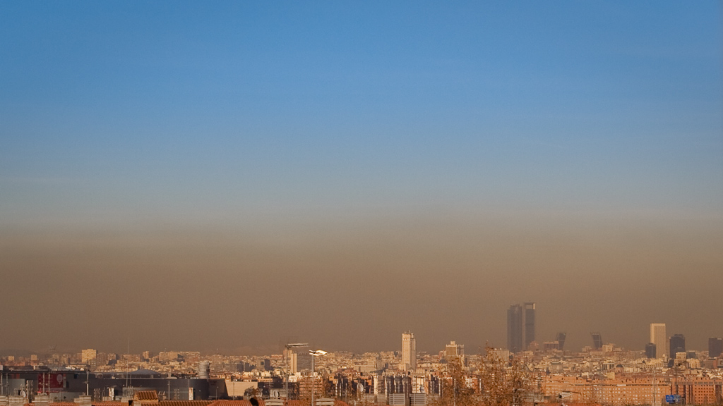 Air pollution continues to fall, but remains above legal levels