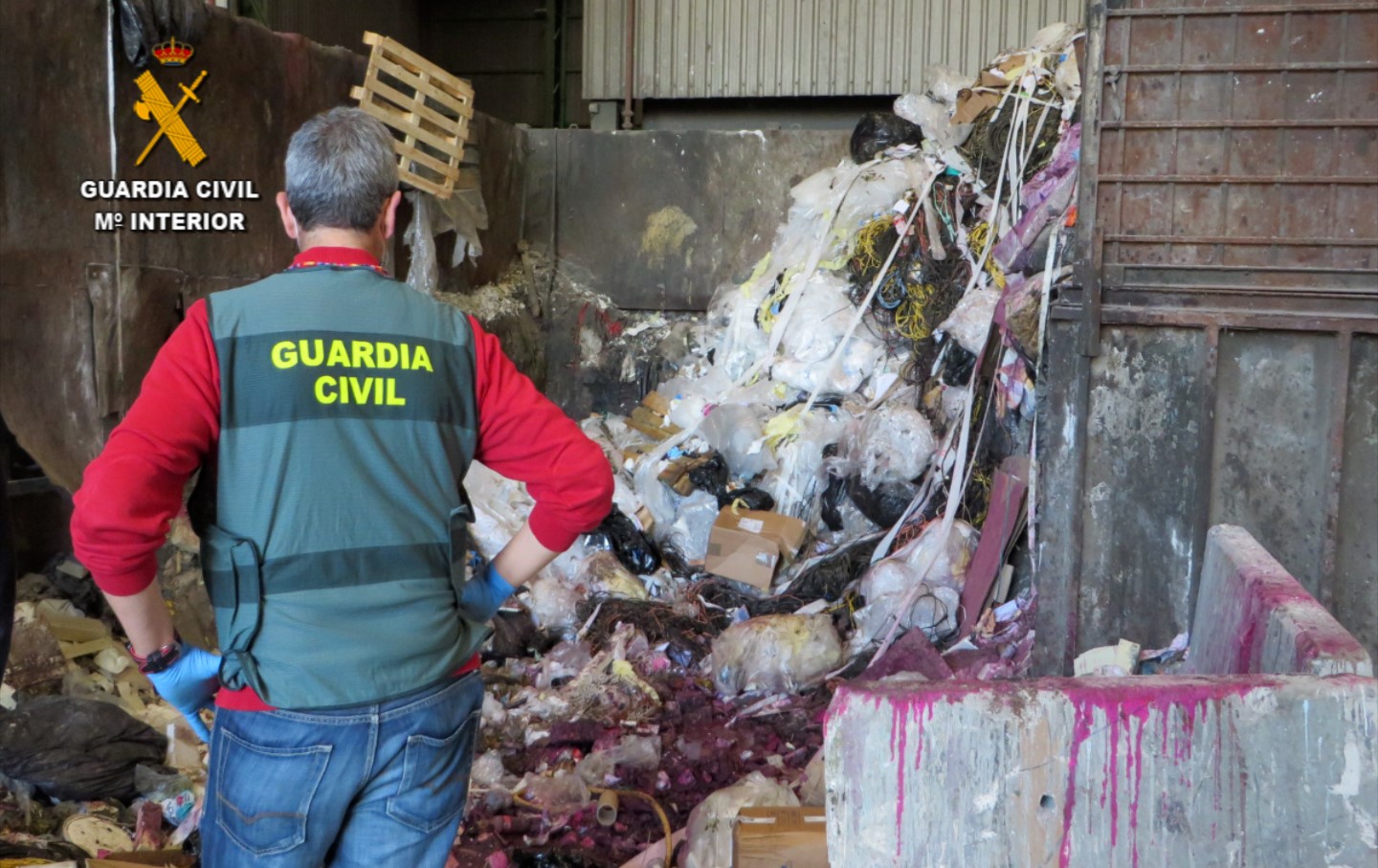 Illegal waste management companies raided across Valencian region