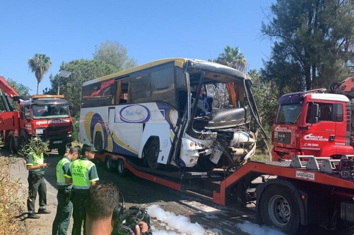 One dead and 40 injured in bus crash