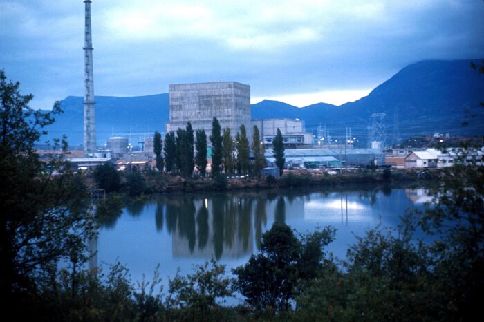 Demolition of nuclear power plant approved