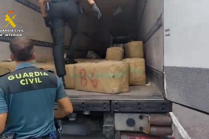 Guardia civil seizes nearly two tonnes of hashish in Girona