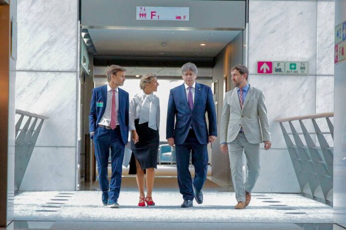 Diaz And Puigdemont Meet In Brussels To Discuss Possible Support For Sánchez’s Investiture