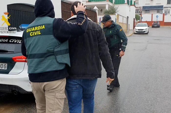 Guardia Civil arrests pedophile in Cadiz with 60 hard drives full of child pornography